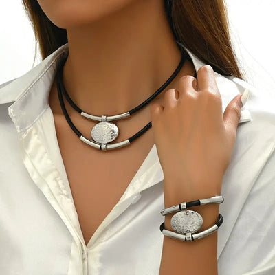 Elegant Black And Silver Jewelry Set -  A Modern Twist On Classic Style