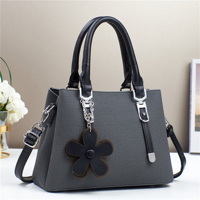 Personalized Western Style Large Capacity Exquisite Accessories Shoulder Messenger Bag