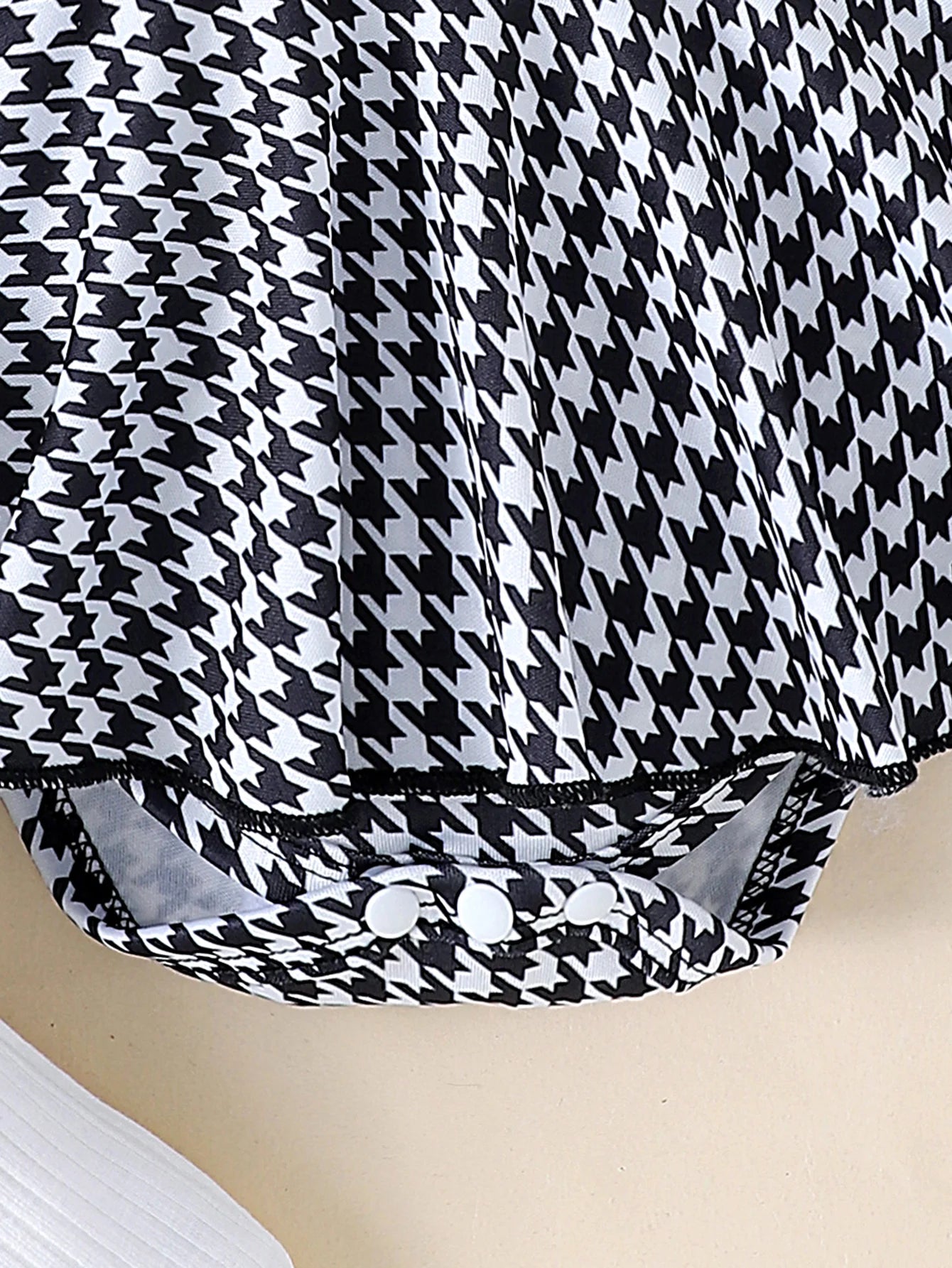 Baby Girls Aged 0-1 Years Old Have Comfortable Sweet And Cute Black Top + Houndstooth Skirt + Hair Band